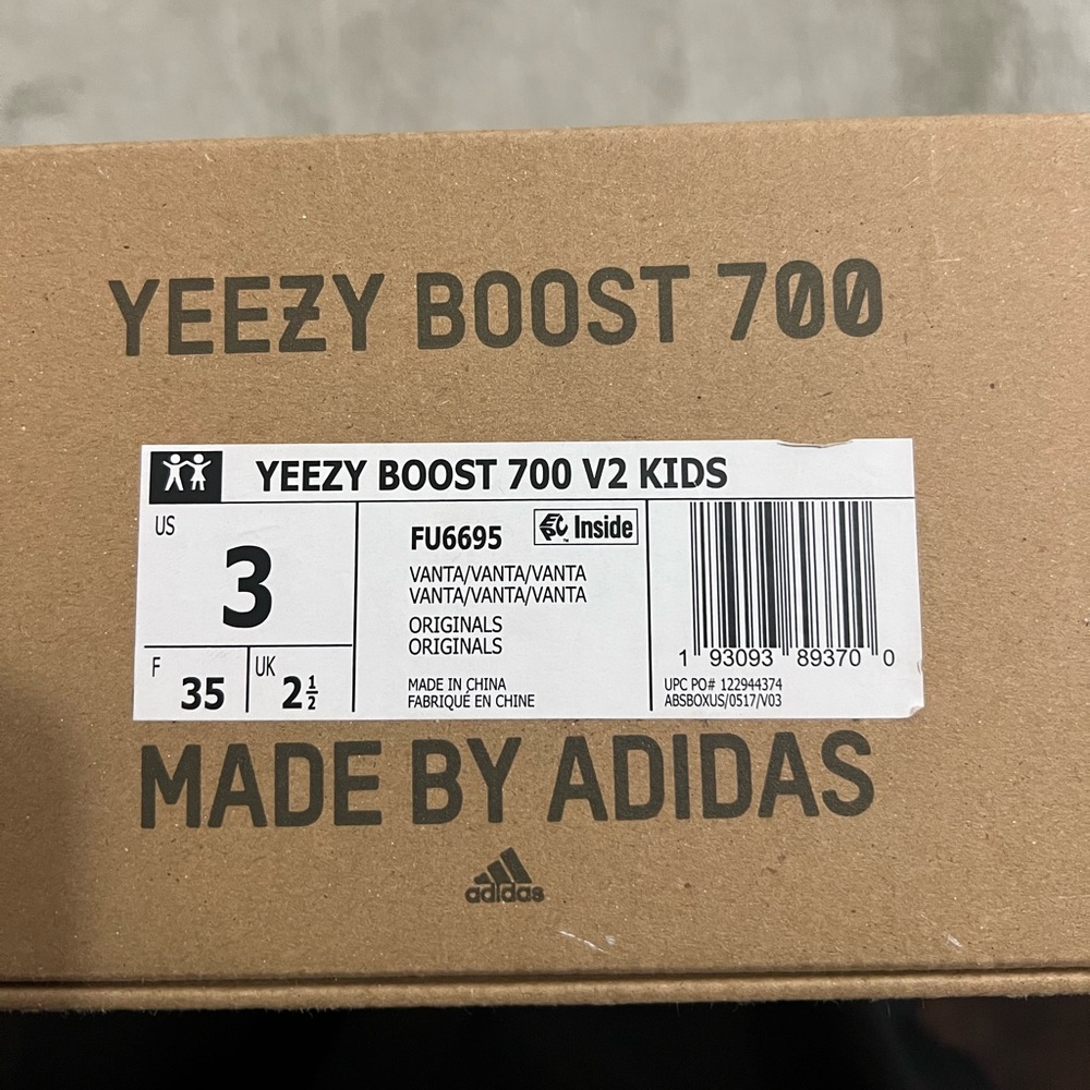 Yeezy Boost 700 V2 Kids Vanta - Picture 9 of 16